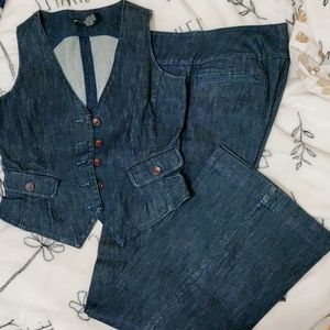 Denim pants and Vest